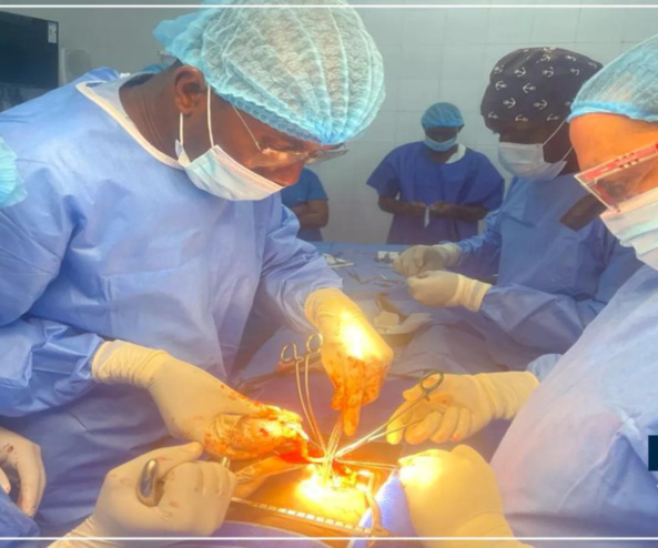 RÉUSSITE DEUX TRANSPLANTATIONS RÉNALES : UNE PREMIÈRE AU SÉNÉGAL : Macky Sall, satisfait, félicite le professeur et annonce le projet de transplantation oculaire