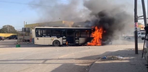 Attaque d’un bus DDD à Pikine: Les travailleurs réclament des poursuites judiciaires contre les auteurs Attaque d’un bus DDD à Pikine: Les travailleurs réclament des poursuites judiciaires contre les auteurs