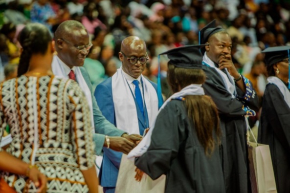 Cérémonie de graduation à l’UCAO : Thierno Alassane Sall honoré ! Cérémonie de graduation à l’UCAO : Thierno Alassane Sall honoré !
