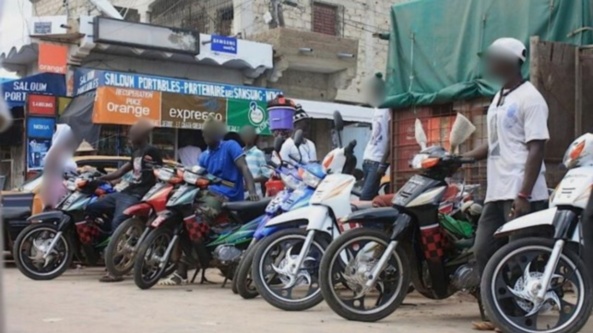 Thiès : Les conducteurs de Jakarta protestent contre les tracasseries policières Thiès : Les conducteurs de Jakarta protestent contre les tracasseries policières