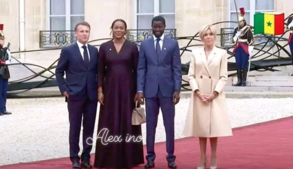 Le président Emmanuel Macron a accueilli à l'Élysée ce vendredi 26 juillet 2024 le couple présidentiel sénégalais Le président Emmanuel Macron a accueilli à l'Élysée ce vendredi 26 juillet 2024 le couple présidentiel sénégalais