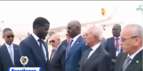 Investiture de Ould Cheikh El Ghazouani : Arrivée du Président Bassirou Diomaye Faye à Nouakchott (Vidéo) Investiture de Ould Cheikh El Ghazouani : Arrivée du Président Bassirou Diomaye Faye à Nouakchott (Vidéo)