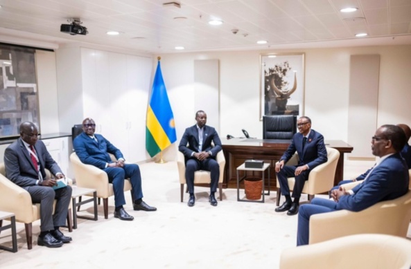 Kigali : Tête-à-tête entre le Président Paul Kagame et le Premier ministre Ousmane Sonko Kigali : Tête-à-tête entre le Président Paul Kagame et le Premier ministre Ousmane Sonko