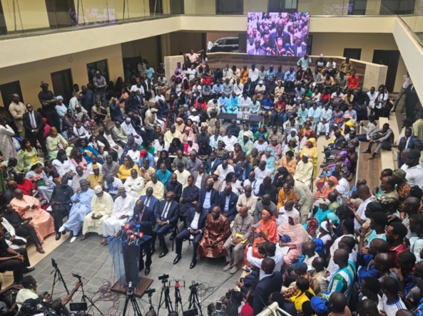 PRESENTATION DU LIVRE BILAN 12 ANS DE SON EXCELLENCE MONSIEUR LE PRESIDENT MACKY SALL A LA TETE DU SENEGAL : Discours introductif de Maitre SIDIKI KABA, ancien Premier Ministre PRESENTATION DU LIVRE BILAN 12 ANS DE SON EXCELLENCE MONSIEUR LE PRESIDENT MACKY SALL A LA TETE DU SENEGAL : Discours introductif de Maitre SIDIKI KABA, ancien Premier Ministre
