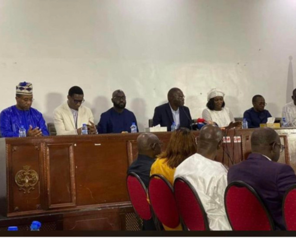 Législatives du 17 novembre : inter-coalition dans presque tous les départements… « Takku Wallu Sénégal », « Samm Sa Kaddu » et « Jamm Ak Njariñ » se sont dit OUI. Législatives du 17 novembre : inter-coalition dans presque tous les départements… « Takku Wallu Sénégal », « Samm Sa Kaddu » et « Jamm Ak Njariñ » se sont dit OUI.