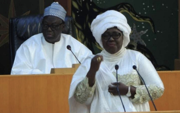 Investie par Takku Wallu, Adji Mergane Kanouté quitte la coalition à la dernière minute pour rejoindre Pastef Investie par Takku Wallu, Adji Mergane Kanouté quitte la coalition à la dernière minute pour rejoindre Pastef