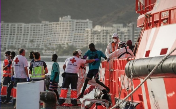 Tragédie à Mbour : Un naufrage meurtrier rappelle l'urgence d'une action collective sur l'immigration clandestine Tragédie à Mbour : Un naufrage meurtrier rappelle l'urgence d'une action collective sur l'immigration clandestine