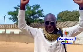 Sénégal : À plus de 50 ans, un artiste décroche enfin son baccalauréat Sénégal : À plus de 50 ans, un artiste décroche enfin son baccalauréat