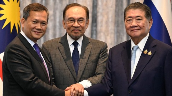 Après 36 morts et 200 000 déplacés, la Thaïlande et le Cambodge signent un accord de cessez-le-feu