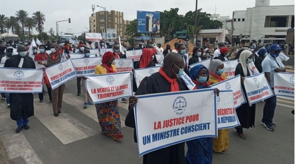 Grève des greffiers : 72 heures supplémentaires de débrayage dès ce lundi Grève des greffiers : 72 heures supplémentaires de débrayage dès ce lundi