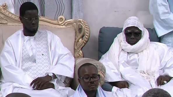 Touba : le président Diomaye Faye promet le soutien de l’État à la grande mosquée et à l’Université Cheikh Ahmadoul Khadim