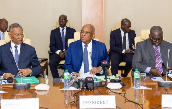 Passation de service au ministère de la Justice : Yassine Fall succède à Ousmane Diagne Passation de service au ministère de la Justice : Yassine Fall succède à Ousmane Diagne