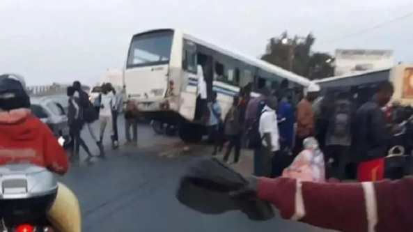 Rufisque : Un accident mortel suivi du saccage de bus AFTU, le préfet appelle au calme