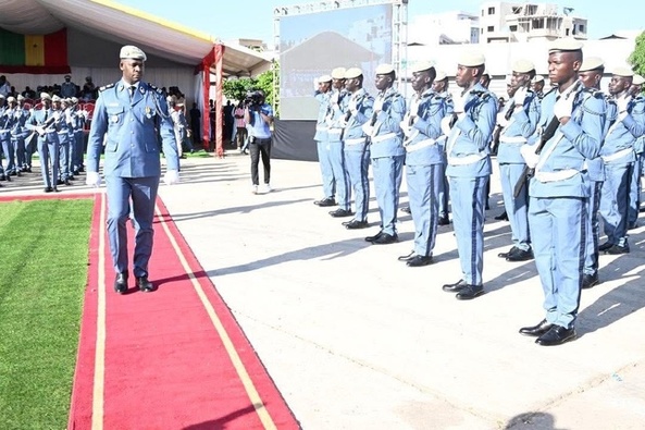 SORTIE DE LA 40ᵉ PROMOTION DE L’ÉCOLE DES DOUANES : 327 nouveaux agents rejoignent les rangs SORTIE DE LA 40ᵉ PROMOTION DE L’ÉCOLE DES DOUANES : 327 nouveaux agents rejoignent les rangs
