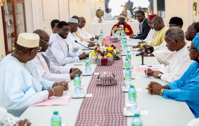 Port de Ndayane : Bassirou Diomaye Faye en dialogue avec les notables de Yenne