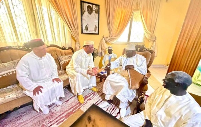 Relations Sénégal-Maroc : L’ambassadeur Hassan Naciri reçu par le Khalife général des Tidianes Relations Sénégal-Maroc : L’ambassadeur Hassan Naciri reçu par le Khalife général des Tidianes
