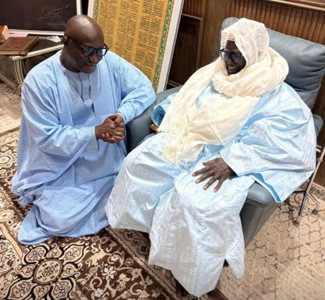 TOUBA- Le ministre de l’intérieur Mouhamadou Makhtar Cissé en visite nocturne chez Serigne Mountakha Mbacké