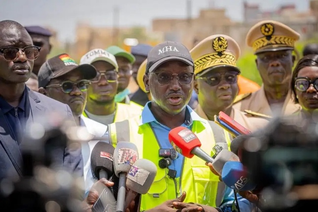 LUTTE CONTRE LES INONDATIONS A THIES – Le gouvernement annonce des mesures d’urgence et des chantiers structurants LUTTE CONTRE LES INONDATIONS A THIES – Le gouvernement annonce des mesures d’urgence et des chantiers structurants