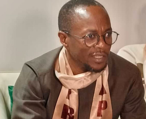 Conférence publique de l'APR à Thiès : « Au moment où les Sénégalais ont besoin de leurs dirigeants, l'un est en train de vendre des cartes et l'autre est en train de travailler à créer un parti politique » (Abdou Mbow).