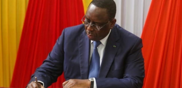 Plus de 1300 détenus graciés par Macky Sall