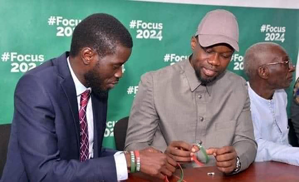 Fichier électoral : Diomaye Président a reçu la version papier et celle numérique Fichier électoral : Diomaye Président a reçu la version papier et celle numérique