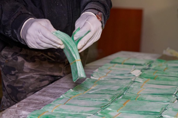 Thiès : La Douane saisit des billets noirs d’une contrevaleur de près de 315 millions de Fcfa à Balabey Thiès : La Douane saisit des billets noirs d’une contrevaleur de près de 315 millions de Fcfa à Balabey