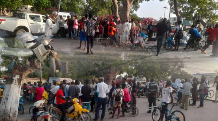 Promenade des Thiessois / Opération de déguerpissement : Vives tensions entre de jeunes vendeurs de chaussures et les volontaires de la ville... Promenade des Thiessois / Opération de déguerpissement : Vives tensions entre de jeunes vendeurs de chaussures et les volontaires de la ville...