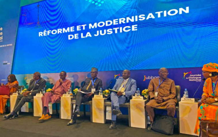 Assises de la justice : consensus sur la réduction des pouvoirs du Procureur, l’institution d’une Cour Constitutionnelle, mais désaccord sur le retrait du Chef de l’État du CSM Assises de la justice : consensus sur la réduction des pouvoirs du Procureur, l’institution d’une Cour Constitutionnelle, mais désaccord sur le retrait du Chef de l’État du CSM