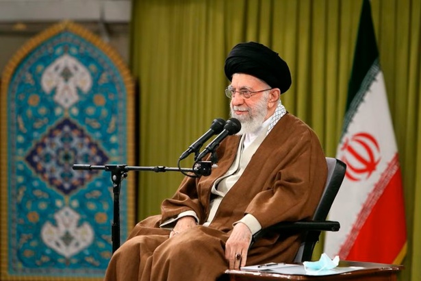 Ayatollah Khamenei (guide suprême iranien) : « Israël paiera le prix de son agression »