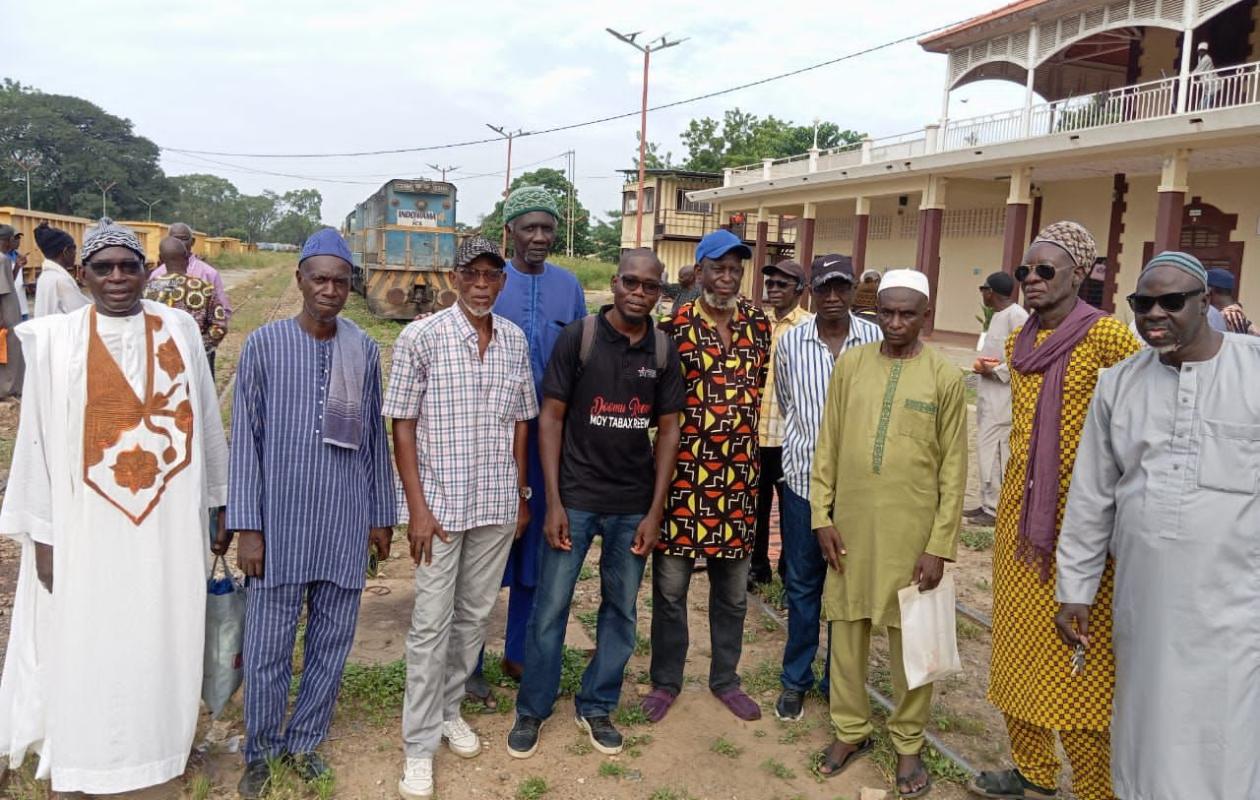 Thiès : Les cheminots retraités bloquent le trafic ferroviaire pour réclamer le versement de leurs pensions de retraite