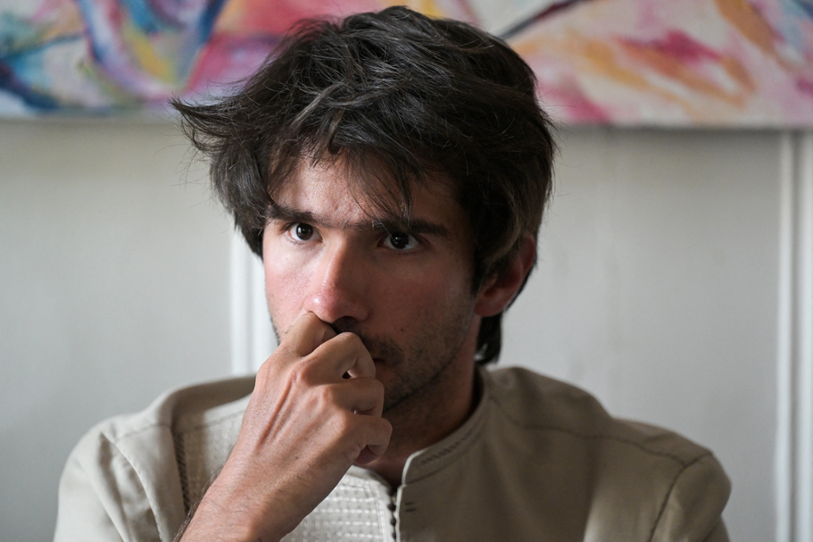 Pour avoir violé le secret de l’enquête le concernant , l’avocat Juan Branco suspendu pour neuf mois