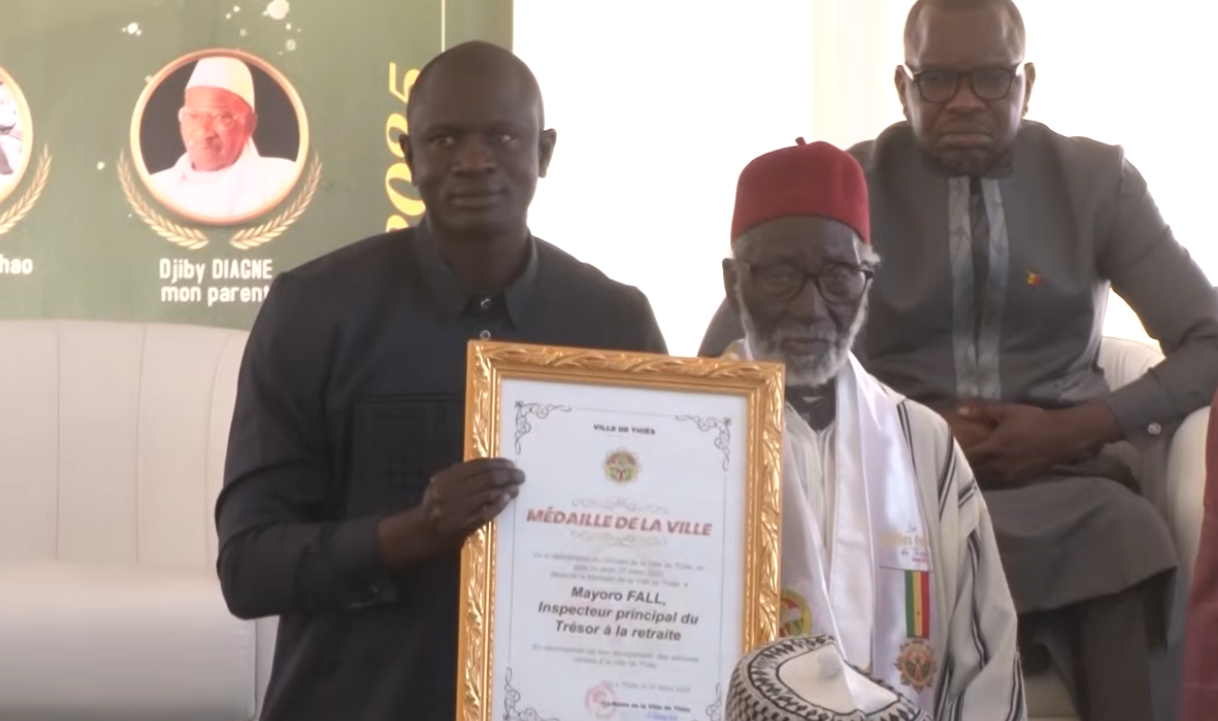 Cérémonie de remise de la médaille de la Ville de Thiès: " Notre objectif est d’honorer les braves hommes et femmes de notre panthéon"( Dr Babacar Diop)