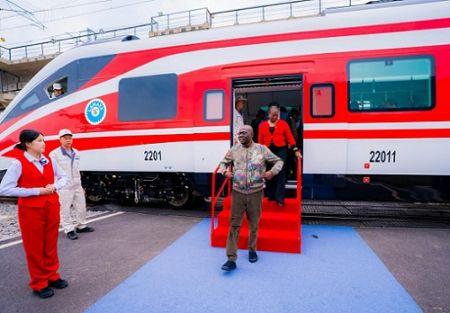Nigeria : une nouvelle rame pour renforcer le service ferroviaire express de Lagos
