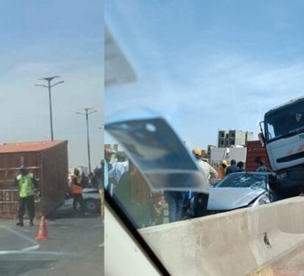 Urgent: Sens AIBD-Dakar un conteneur tombé sur un véhicule lèger faitt 5 mort sur le coup