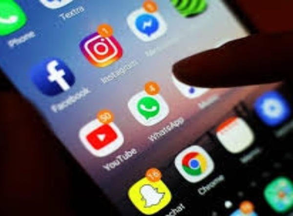 Groupes WhatsApp, chantage et rencontres tarifées : l’affaire Ouzin Keita prend une dimension explosive