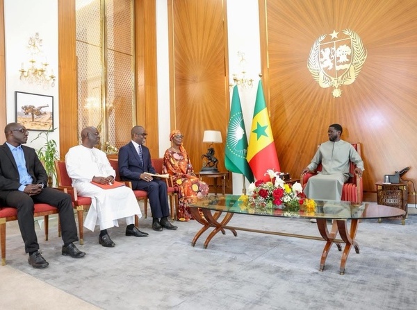 Diomaye Faye rend hommage à Abdoulaye Wade