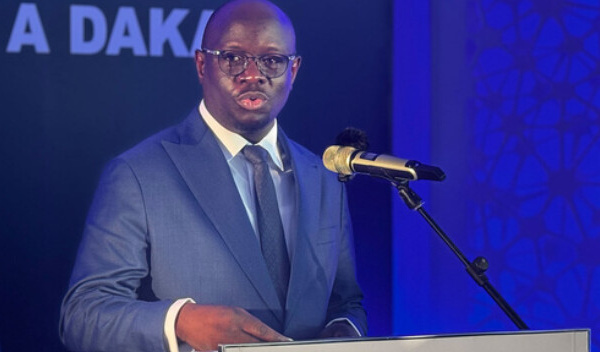 Le ministre des finances Cheikh Diba face à la presse