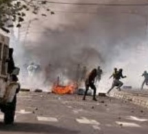 TENSIONS DANS À THIES LA VILLE REBELLE : Des manifestants gazés, d’autres interpellés, des pneus brûlés à plusieurs endroits stratégiques de la ville, notamment vers le stade Lat Dior