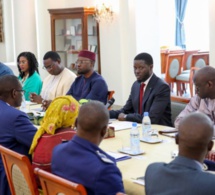   #PresidenceSn: Le Président de la République, Bassirou Diomaye Faye, a reçu ce matin le rapport de la commission ad hoc chargée de contrôler les titres et occupations du Domaine Public Maritime dans la région de Dakar, en présence du Premier Minist