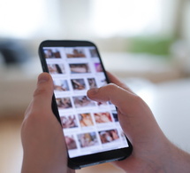Des photos de nus générées par IA: quand la sextorsion vise les enfants