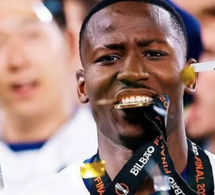 Tottenham : Pape Matar Sarr a offert sa médaille de Ligue Europa à sa mère, « j’espère qu’elle me la ramènera contre le PSG »