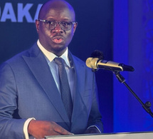 Le ministre des finances Cheikh Diba face à la presse
